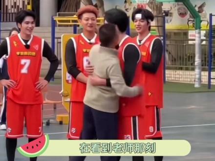 #王鹤棣见小学老师 王鹤棣哪怕成了顶流大明星,回乐山还是小学老师心里的小朋友#王鹤棣