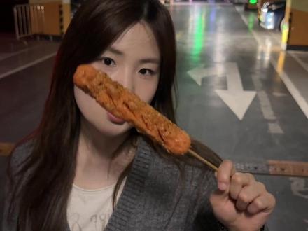 谁家好人吃了淀粉肠就变身#抽象#极品淀粉肠