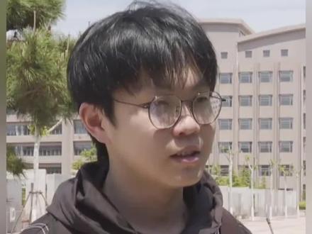 因救人错过职教高考的小姜同学顺利完成语文补考!相信我,小姜同学,你已经在更重要的考场上交出了满分的答卷!(来源:人民网)