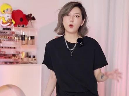 你和小姐妹们会选择洗刷液快速方便?还是自己水洗?#化妆刷 #化妆工具