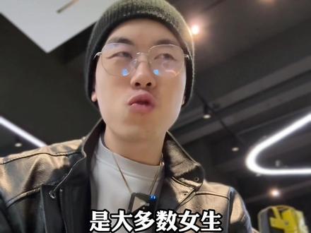 女生卧推60kg是什么水平?#卧推#撸铁女孩