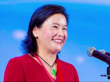 库克 马斯克中间的“C位”女人#周群飞 #蓝思科技
