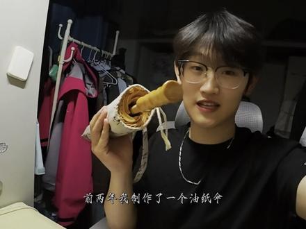 撑着油纸伞,走在这悠长又寂寥的雨巷 #油紙伞 #余杭纸伞 #书法纸伞 #油纸伞之美 #瘦金体