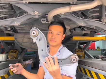 感谢河池老乡到店更换一对可调整臂,解决英诗派通病后轮吃胎问题,连工地水平仪都安排上了!#四轮定位 #抖音汽车 #每天一个用车知识 #吃胎 #英诗派