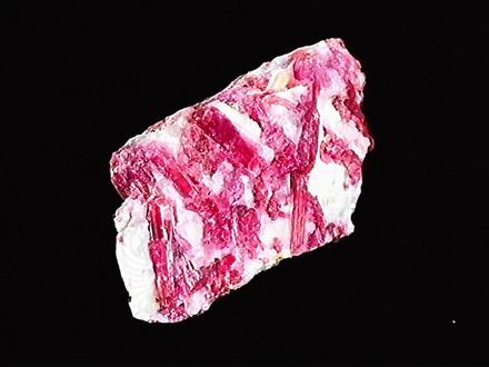 用掉100张金箔和价值10万颜料画出的粉色日照金山!太浪漫 有人说日照金山是大自然最慷慨的馈赠,而这粉蓝相映也是独一份的天地偏爱。我把这份幸运予你私藏,守护你奔赴山海,愿你所见皆美景,所行皆坦途~
尾甜x山取x地壳联名#尾甜 #山取 #2026绘画开年挑战 #艺术在抖音 #抖音年味艺术图鉴 @抖音艺术 @抖音创作小助手 @抖音精选官方账号 @山取 @地壳护肤旗舰店