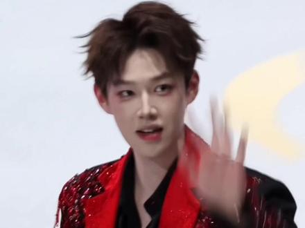 从小宿舍到抖音大舞台 你做到了🏆
#韩汶栩 #韩汶栩直播盛典路透 #2025抖音直播盛典 #向全世界安利#韩汶栩暗夜玫瑰造型太权威了