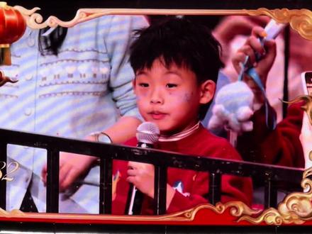 超幸运的可爱小朋友!快来认领视频啦!!!
#张杰 #张杰成都演唱会 #演出现场视频 #星星 #幸运观众