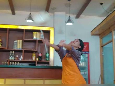 韩客刁难要猪食,老板竟真端上 #孤胆血刃 #拉布同学☀️ #新热短剧