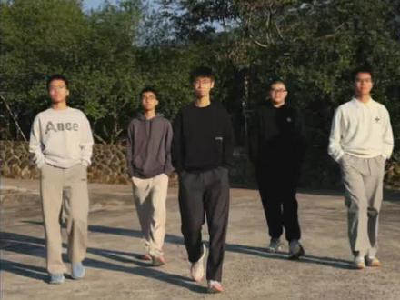 村口集合,这样拍照绝了 #过年了过年了 #朋友相聚 #新年聚会