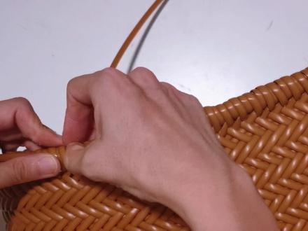 压三挑三藤编包教程(四)
收口
#编织包 #藤编
