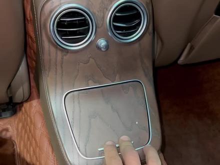 奔驰E300后排出风口拆装方法#撸车日常 #奔驰