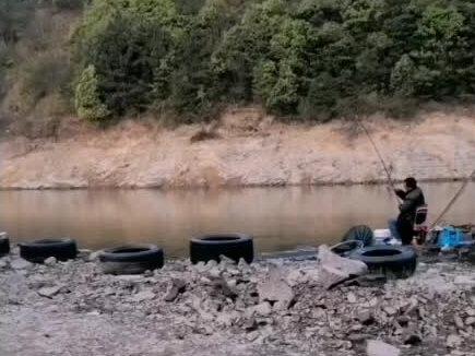 水库2022年收费新规定
岸钓每场8小时,收费80元
禁钓花白鲢
筏钓每场8小时,收费150元
路亚每场4小时,收费150元
钓花白鲢每场4小时,收费200元,其它鱼类不限
先付费后进场,不得超时间,超过半小时即按一小时加收费用。
另外水库优惠充卡,具体细则如下
一,岸钓卡900元,30场,每场8小时(限岸钓,禁钓花白鲢),
二,筏钓卡2688元,钓25场,每场钓8小时,(禁钓花白鲢)
三,路亚卡2680元,钓25场,每场6小时,(禁钓花白链)
四,钓花白鲢2880元,钓20场,每场4小时,
五,水库禁止用活饵,有毒饵料,一见发现立即清场钓费不退并且罚款一千元,充卡限本人使用,充值后不退还,用完即止。
钓场为大家准备好精美充氧活鱼袋,保证鱼获鲜新,送亲朋好友,送领导,既实惠又有档次,近距离的可以邮寄到家。
让大家的亲朋好友都可以吃到真正高品质的水库有机鱼。
厦城水库钓场2022年2月2号
联系13575688988
17336720633雷公
微信同号