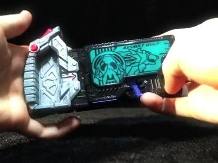 摘了突击握把就是狗狗叫的秘钥,突击野狼DX对比剧中