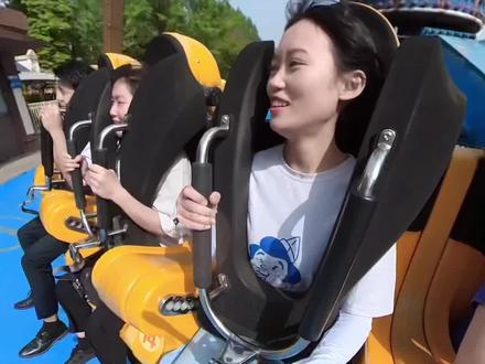 如果在大摆锤上吐了旁边的人会怎么样#成都五一最高气温将达30度 #创作灵感 #国色天乡童话世界 #大摆锤第一视角