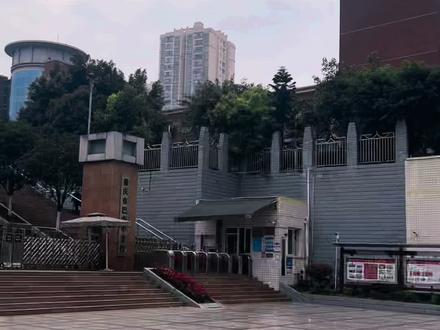 巴南区数一数二的中学,也是8中生源地,你们知道分数线是多少吗?#重庆市巴南中学校 #梦开始的地方 #学校 #初升高