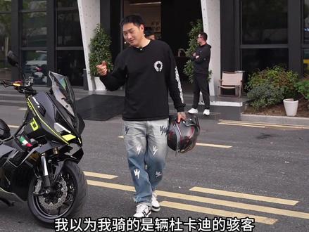 意塔杰特700首骑
地表在售最强踏板,意式猛兽极速190
#Dragster700 #意塔杰特 #首发实拍
