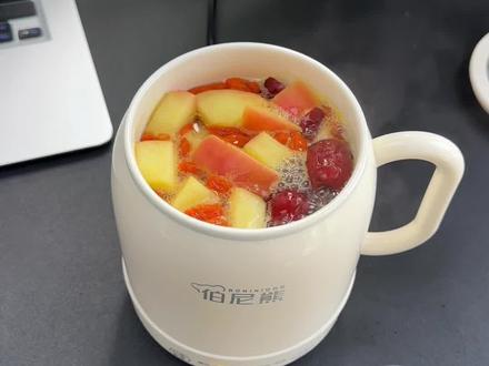 既能烧水 煮茶 热奶 还能煲汤焖饭的小电炖杯,真的太方便了,800 毫升容量,无论是家里还是办公室都很合适,关键好用还不贵,赶紧冲!#养生茶#多功能电炖杯#煮锅#早餐杯#电煮锅