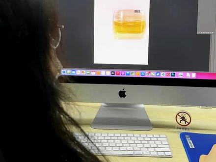 让实习生抠个透明玻璃杯,背景都抠不干净!30秒教她用ps扣取透明的物体!#ps抠图 #ps教程 #ps小技巧 #平面设计 #p图