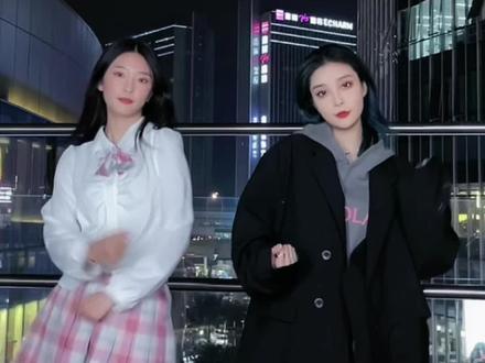 粉红色的jk妹妹很难不爱啊!#dou来跳舞 #抓妹妹 #jk制服 #withoutme摇摆舞