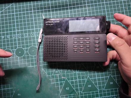 小孔雀石880安装挂绳 #业余无线电 #收音机 #无线电