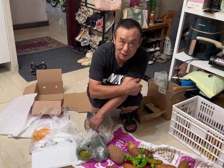 明天就要回老家烤火啦,今天大伯在菜地摘了好多菜,准备拖回老家,这样在大山里生活就不用担心物资匮乏了#记录真实生活 #记录 #日常vlog #日常生活 #人间烟火 #人间温暖 #生活碎片 #生活的烟火气息 #生活vlog