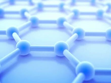 当我们将钙钛矿的微观结构放大10亿倍,会看到一幅令人惊叹的画面。在这个尺度下,钙钛矿独特的晶体结构清晰展现,其具有典型的ABX₃型结构。
A位和B位是两种不同的阳离子,A位通常是较大的阳离子,位于立方晶胞的角顶位置,犹如构建晶体的基石,起着稳定结构的重要作用;B位则是较小的阳离子,处于晶胞的体心位置,被周围的阴离子八面体所包围。而X代表的阴离子,通常是氧离子或卤离子,它们与A位和B位阳离子相互连接,形成了三维的网络结构。这些阴离子构成的八面体通过共用顶点或棱边相互连接,形成了一个规整而有序的空间架构,就像精巧的三维拼图,每一块都紧密契合,共同构成了钙钛矿稳定而独特的微观世界。
在理想的立方结构中,原子排列整齐有序,但实际的钙钛矿结构可能会由于各种因素,如掺杂、温度变化等,导致结构出现一些微小的畸变或缺陷,这些微观结构的变化会对钙钛矿的物理和化学性质产生重要影响。