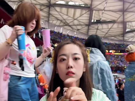 鸟巢沉浸式拆五球盲盒(垃圾已捡)#五月天 #五月天鸟巢演唱会 #五月天5525回到那一天巡回演唱会 #周边盲盒