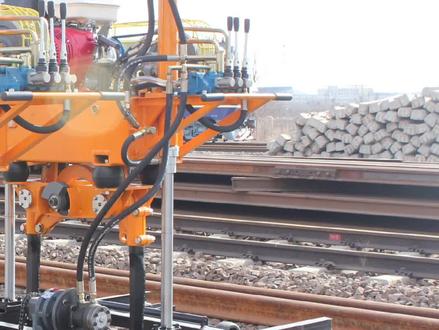 YCD-32型液压道岔捣固机适用于线路养修中最复杂和最困难的道岔区段的捣固作业#铁路工务段