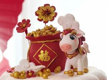 【粘土小马】 金马送福来,马年交好运!在新春到来之际,用这匹粘土小马祝大家新年快乐,马到成功! #新年手工 #超轻粘土手工