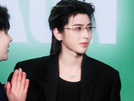 “爱对了方式 他自然会拥抱你”
#蔡徐坤 #天使
