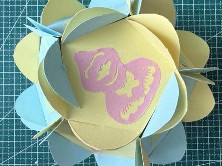 六年级美术《彩球的设计》五边形拼插,手工制作,纸彩球
