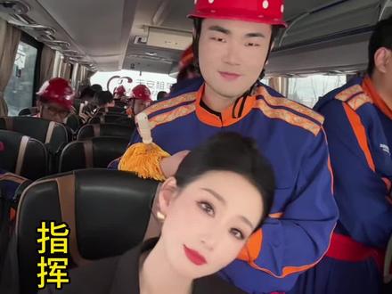 破嗓指挥梁雯给大家唱一首(生命安全高于天)太好听了