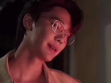 dewtee能做到一个为了和另一个延迟毕业,dew聚会都带tee,现在直接组cp帮朋友的事业,直接一步登天坐花车,怪不得win和小面包都磕他两。