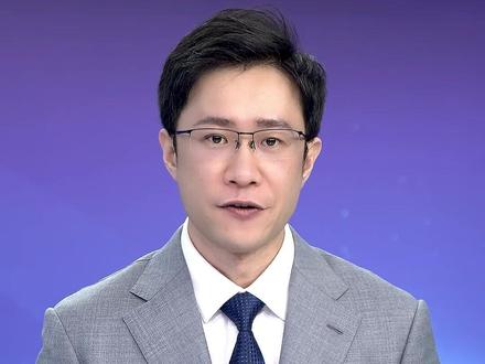 12月21日,一艘名为“贝拉1号”的油轮在公海发出超过75次求救信号。该船当时正遭美国海岸警卫队追捕,原因是其试图前往受制裁的委内瑞拉装载原油,并被美方认定为“无国籍船只”。近日,特朗普政府威胁对相关油轮实施“全面封锁”,美军已出动包括航母在内的力量,对至少三艘油轮采取了扣押、接管等行动。委内瑞拉指责此举为“盗窃和劫持”。有调查指出,“贝拉1号”属于利用技术伪造位置的“影舰队”油轮。#贝拉1号 #油轮 @抖音小助手 @DOU+小助手