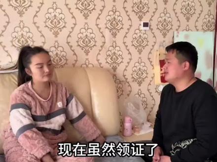 小聪爸爸昨晚和小聪吵架说茜茜没改口小聪说办婚礼时候改口