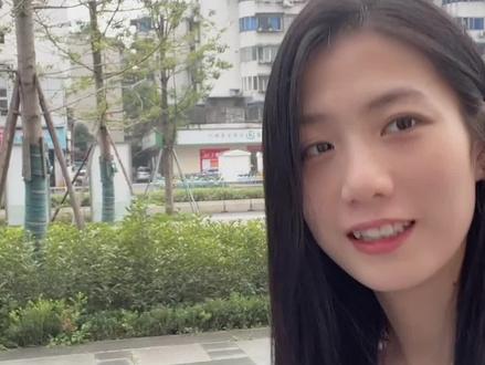 这是我的家乡,成都。小的时候想走出去,长大后想走回去。@这里是成都 #发现成都之美 美 #轮滑