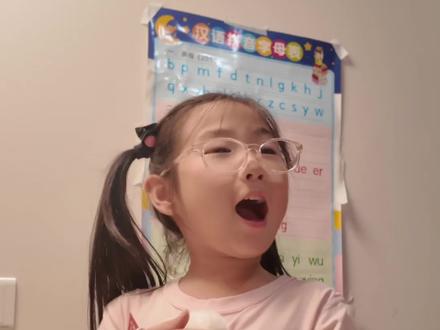 #幼小衔接英语 #小猪佩奇英文台词 #学习也能很有趣 有一只名叫兔先生的马陪伴左右,轻轻松松开开心心,搞定小猪佩奇第一季第四集