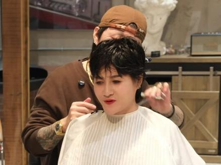 恭喜你熬过风雨,依旧怀揣对美的热爱,不怠慢生活,不将就自己,精致如初,向往而生✨
#长春发型师大欣 #超短发 #长春发型师推荐 #长春美发店推荐 #长春短发