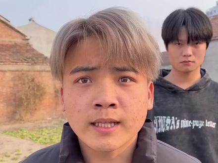 弟弟这可是哥哥好不容易才换的馒头..