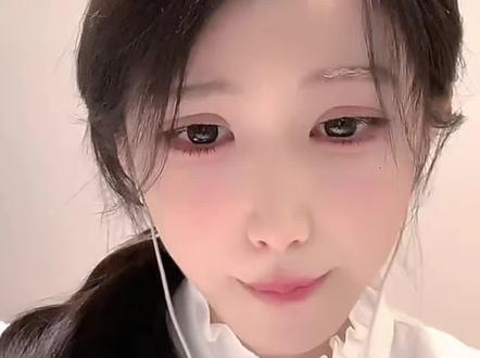 对面头像确实挺直的
#鹅妈妈