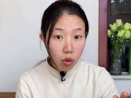 《震惊!90%宝妈都在毁宝宝足弓?光脚真相颠覆认知》👶🏻
亲身血泪分享!花3万踩坑后才知道的真相👇
1岁半儿保被说足外翻
医生一句"不穿鞋会扁平足"吓懵我
结果翻遍50篇国外论文发现——
我们正在亲手毁掉孩子的足弓!
🔥颠覆认知3大数据:
✅3岁前100%是假性扁平足
✅1岁前光脚宝宝足弓高23%
✅超44%孩子6岁仍有扁平足
⚠️机能鞋=智商税!
后跟加固+足弓支撑=肌肉萎缩加速器
学步鞋原来不是给学步娃穿的!
美国足踝协会权威建议:
2岁前尽量赤脚发育足弓
💡正确护足指南:
0-3岁👉厚脂肪垫包裹无需焦虑
3-6岁👉足弓初现期多光脚训练
7岁+👉持续足部专项训练
🚨选鞋避坑指南:
拒绝硬底/足弓支撑/尖头鞋!
真·宽楦赤足鞋标准:
①扇形前掌 ②无鞋翘 ③可塞两指
(举起研发样品)正在打版的宝宝鞋
前掌比市面宽1.5倍!天然扇形空间
想提前体验的宝妈评论区举手🙋🏻♀️
关注解锁足部训练教程+首测名额!
#宽脚宝宝鞋 #光脚好处 #育儿避坑 #足弓发育 #母婴智商税