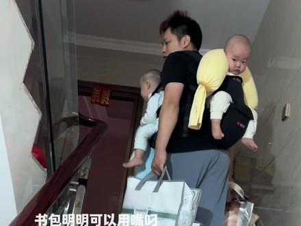 无需多说,就是不爱了都不牵我手了#逗比夫妻日常 #就是不爱了 #人类幼崽#真实带娃现场 #带娃