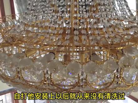 十年没清洗的吊灯有多脏?覆盖着厚厚一层灰尘,都不透光了,这里告诉你家里吊灯清洗方法,超详细!#健康空气洗出来 #家电清洗 #水晶灯清洗 @DOU+小助手
