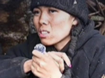 荒野求生场上唯一的女选手“冷美人”曾遇到蓝眼睛野兽还有人“摸黑”,吓得大叫安全员,主办方为保障安全允许她吹哨和佩刀#荒野求生 #冷美人