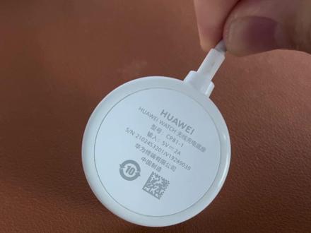用华为手表的磁吸充电器充AirPods,何尝不是一种NTR