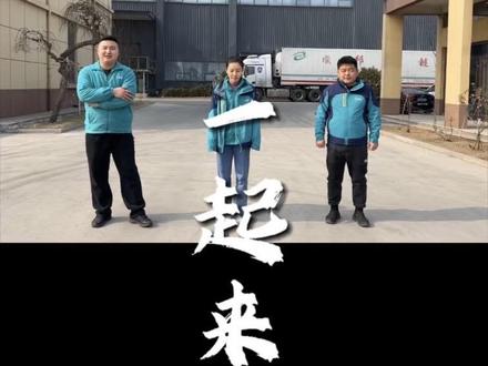 大叔意外闯入镜头,毫无违和感。大家一起来踩啊!#创意视频 #把屏幕踩下去 ##关键帧 #工厂实拍视频 #踩出屏幕转场