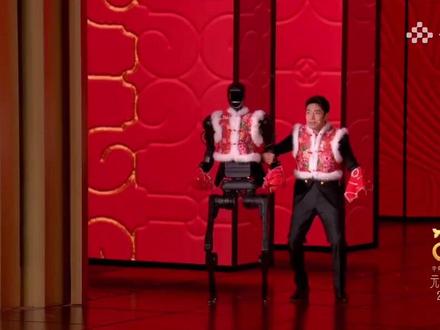 从CES大奖到春晚舞台!追觅AI智能戒指成为2026年央视春晚首个亮相的智能硬件产品。不仅获得胡先煦与央视主持人的一致青睐,更凭借清华AI算法与精准震动提醒,重新定义了穿戴体验。当硬核科技融入除夕团圆夜,才是真正的“科技点亮生活”。#追觅AI智能戒指 #追觅 #马上春晚 #央视春晚 #追觅