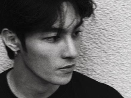 早年朝朝和朋友们的一次对话! #何衍朝#希朝相伴
朝朝前几年状态很不好,说感觉自己不是自己,活着很难受,可能我们都经历过类似情况,所以请善待和好好支持他