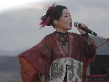 龚琳娜《江声入旧年》:新国潮诗词创新,中式浪漫意境拉满。#龚琳娜#文学乐评#音乐背后的故事 #人文音乐 #歌词解析 #江声入旧年