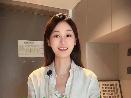 绿色的10组高级感配色 春天至少要有一件绿色衣服或者饰品,做一个明媚又自信的女人,爱穿绿色的女人内心都很富足#绿色系穿搭 #色彩搭配 #把春天穿在身上 #高级感穿搭 #这也能开播
